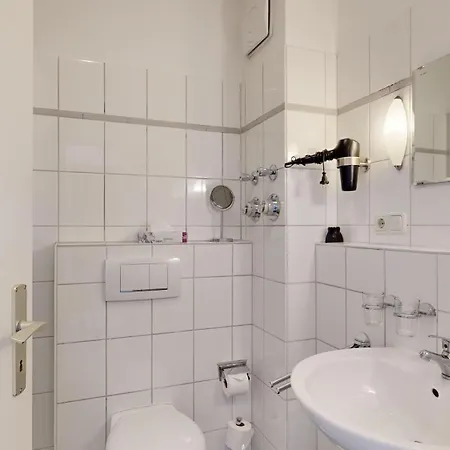 Appartementhaus Binzer Sterne 33 *